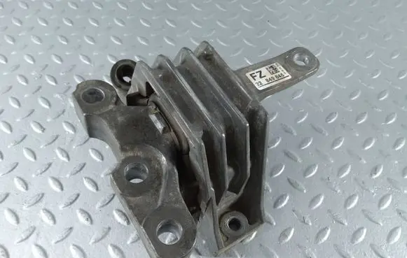 Cadillac XTS Engine mount bracket 22849845