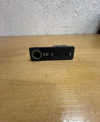Jaguar XF X250 AUX in-socket connector A2C5336865900 19C166AA