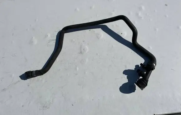 BMW 5 G30 G31 Engine coolant pipe/hose 8572913
