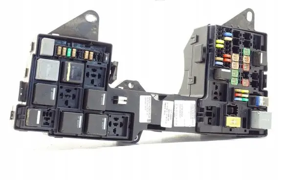 Jaguar XF X250 Fuse module 14290