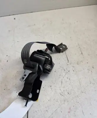 Volvo V70 Rear seatbelt 8665866