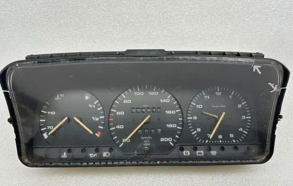 Volkswagen Transporter - Caravelle T4 Speedometer (instrument cluster) 81117657