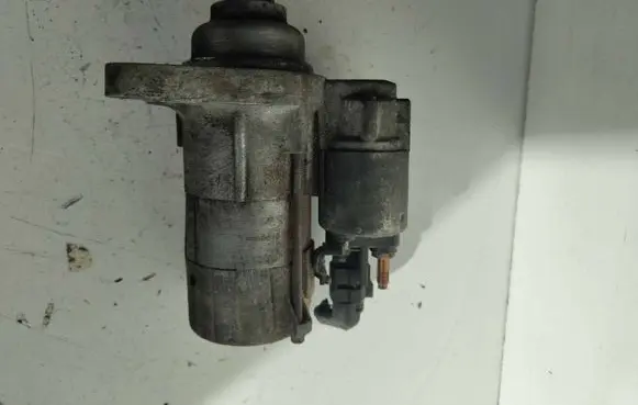Volkswagen Golf V Starter motor 02Z911023H