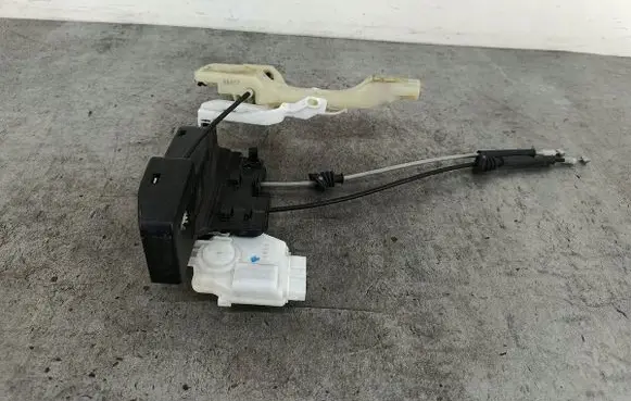 KIA Carens I Front door lock 