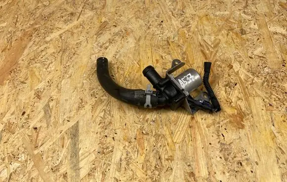 Volvo XC40 Electric auxiliary coolant/water pump 32222659