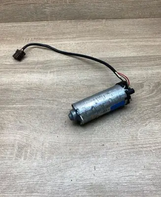 Mercedes-Benz E W210 Seat adjustment motor 2108204842 0130002479