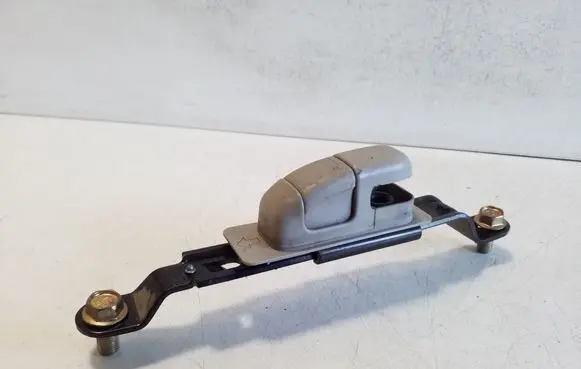Suzuki Grand Vitara II Seat belt adjustment rail 