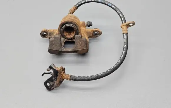 Honda CR-V Rear brake caliper Y04282