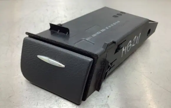 Mercedes-Benz E W211 Glove box 6801952