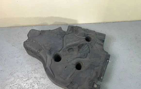 Peugeot 5008 II Fuel tank bottom protection 9675499380
