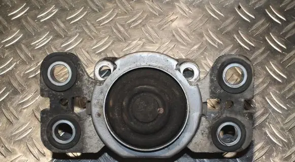 Volvo XC70 Engine mount bracket 6G927M121NF