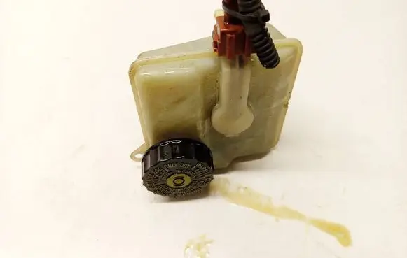 Volvo S60 Brake fluid reservoir 9485183