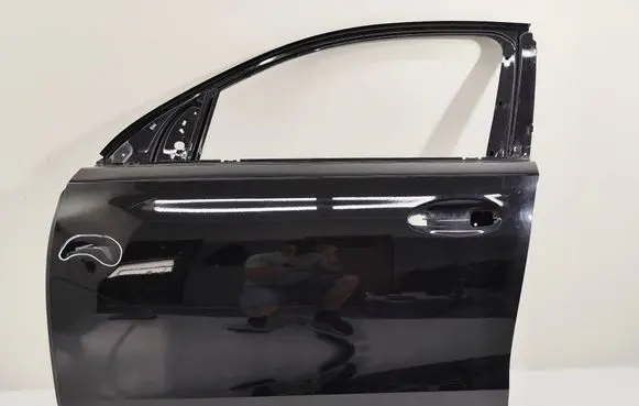 Mercedes-Benz GLE W167 Front door A1677223500