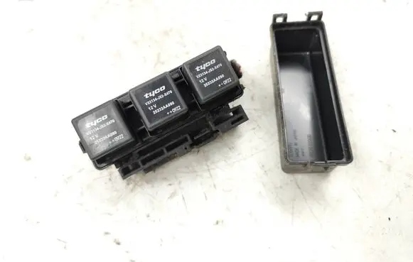 Subaru Legacy Fuse module RB203300B