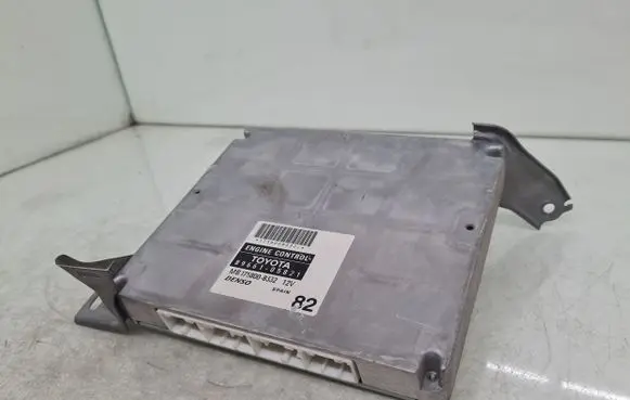 Toyota Avensis T250 Engine control unit/module 8966105821