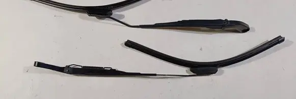 Dodge RAM Front wiper blade arm