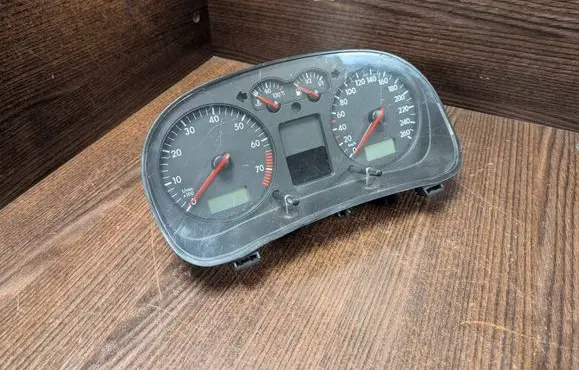 Volkswagen Golf IV Speedometer (instrument cluster) VWZ7Z0B5762924 1J0920826A 110702123013