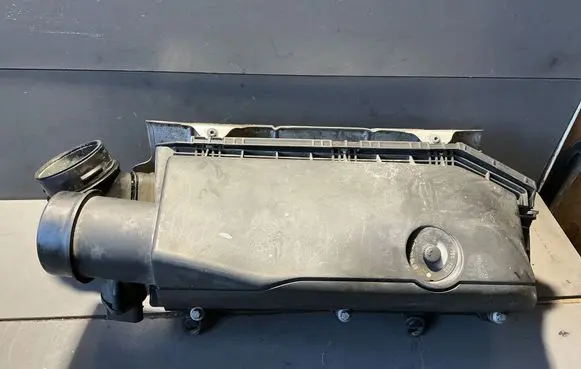 Mercedes-Benz S W220 Air filter box A6130900801