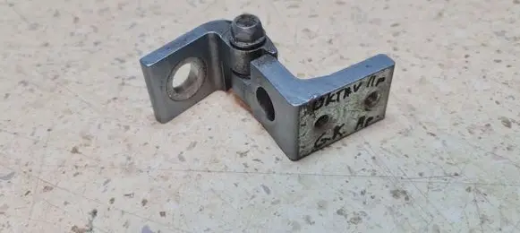Skoda Octavia Mk2 (1Z) Rear door lower hinge 1Z0833411B
