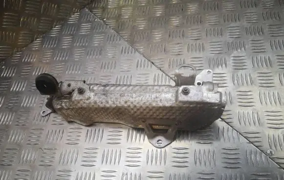Mercedes-Benz E W212 Heat shield in engine bay A642090241