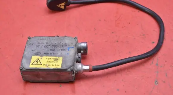 BMW X5 E53 Voltage converter/converter module 5DV007760-47