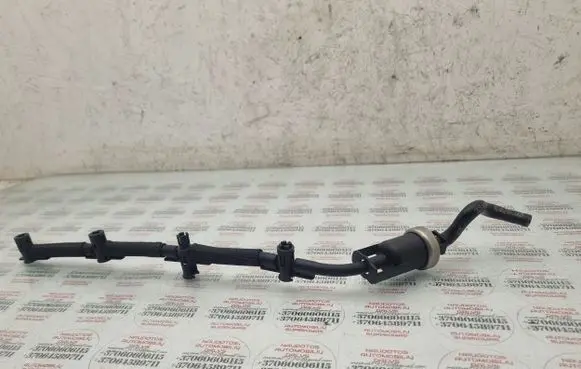 Volkswagen PASSAT B6 Fuel injector supply line/pipe 928301101