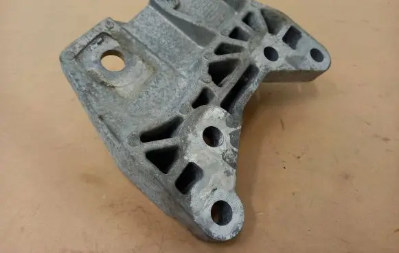 Land Rover Discovery Sport Engine mounting bracket GJ326P096AE