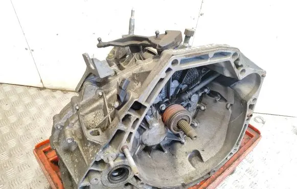 Nissan Pulsar Manual 6 speed gearbox 320102010R B006077