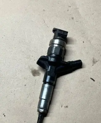 Subaru Impreza III Fuel injector 16613aa020 06L00097