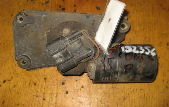 Opel Corsa A Front wiper linkage and motor
