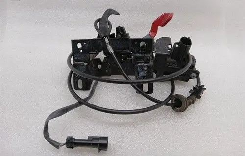 Ferrari FF Engine bonnet/hood lock/latch loop/hook 83679100