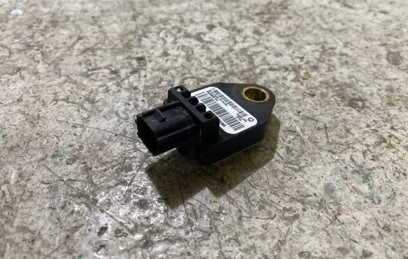 Chrysler Sebring (JS) Airbag deployment crash/impact sensor P04896061AA 39754C TC4ME16574H365