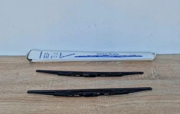 Hyundai Coupe Windshield/front glass wiper blade 9999X
