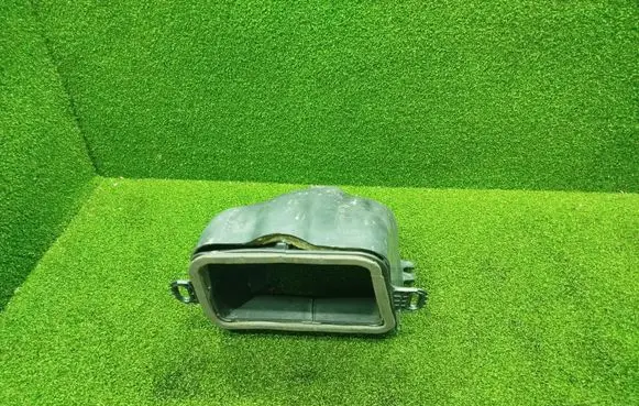 Renault Trafic III (X82) Intercooler air guide/duct channel 687781491R 93452498