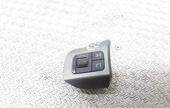 Steering wheel buttons/switches