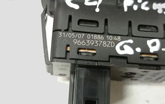 Citroen C4 I Picasso Electric window control switch 96639378ZD
