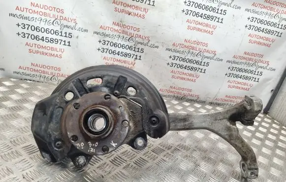 Audi A8 S8 D3 4E Front wheel hub spindle knuckle 4E0257M