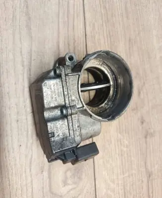 Volkswagen Golf IV Throttle valve A2C53099815 03G128063C