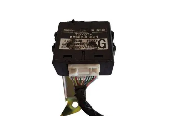 Toyota Avensis T250 Light module LCM 8996005020