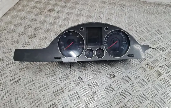 Volkswagen PASSAT B6 Speedometer (instrument cluster) 3C0920870Q