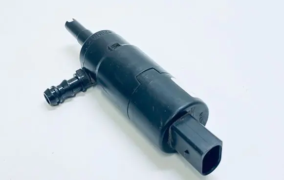Volkswagen Touareg I Headlight washer pump 3B0955681