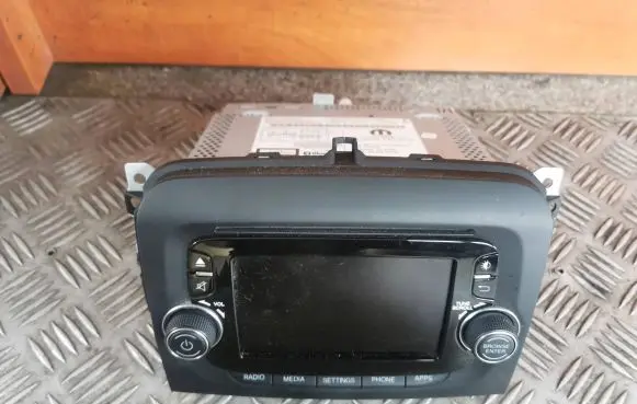 Fiat 500L Radio/CD/DVD/GPS head unit