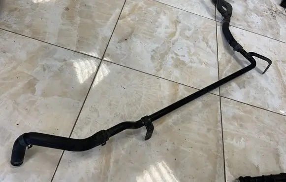 Audi Q7 4L Engine coolant pipe/hose 7L8121065AB 7L8121070AH 7L8121070AE