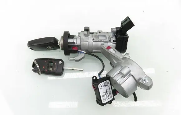 Opel Astra J Ignition lock 20939745