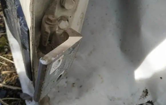 Peugeot Partner Front door upper hinge