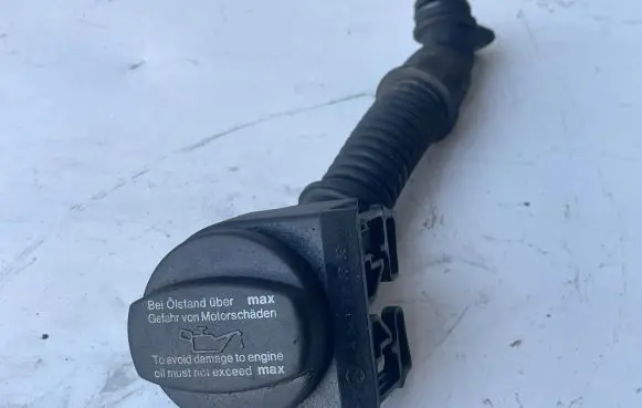 Mercedes-Benz B W245 Oil fill pipe A6400100369