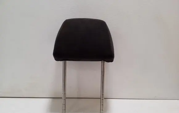 Volkswagen Golf IV Front seat headrest