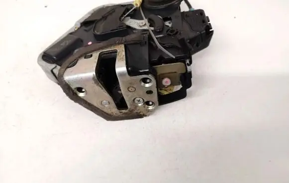 Suzuki Grand Vitara II Rear door lock 5e2517