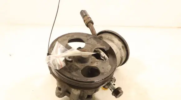 Toyota Yaris Power steering pump W1GL8290
