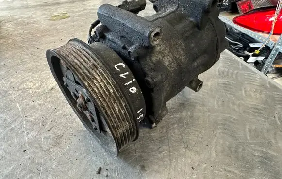 Renault Clio III Air conditioning (A/C) compressor (pump) 8200651251